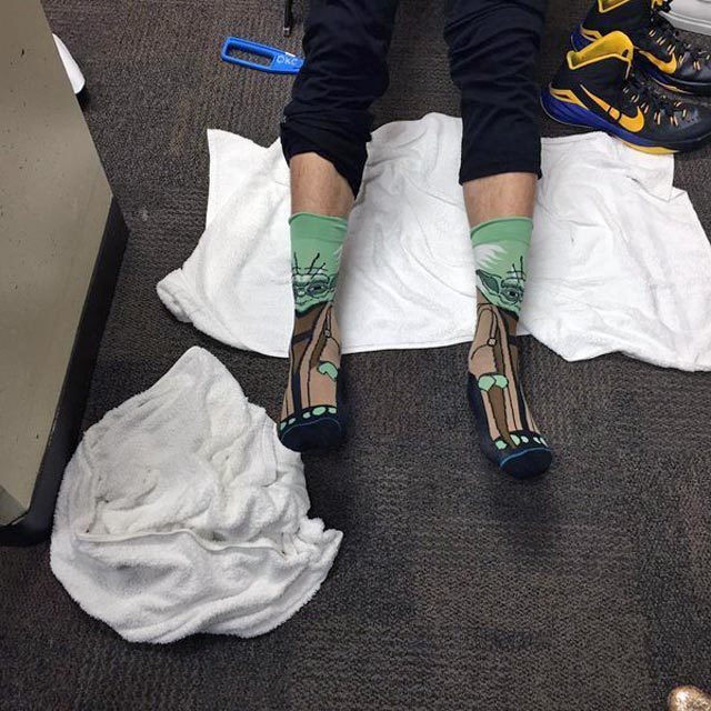 While wearing his lucky Yoda socks, Klay Thompson: What a game.What a game.The NBA should thank us for that game. ゴールデンステイト・ウォリアーズ GSW #11 クレイ・トンプソン ラッキィヨーダソックス