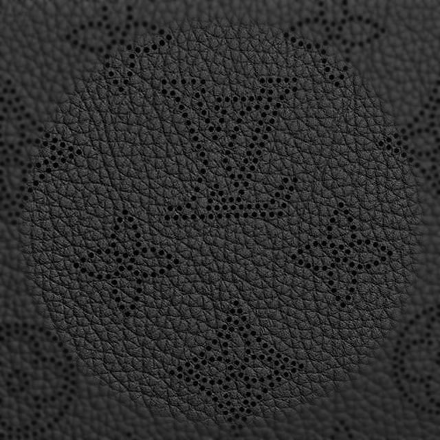 ルイ・ヴィトン Louis Vuitton グレイン加工を施した柔らかなマヒナ・レザーと繊細なモノグラムのパーフォレーション「ポルトフォイユ・イリス」「ジッピー・ウォレット」 photo by izy Rodriguez (Team Zion) Cafe de Zion online shop