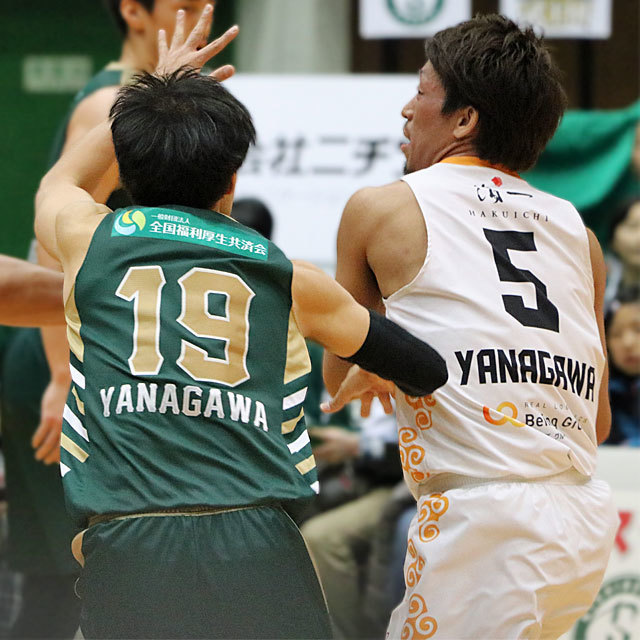 Bリーグ 西宮ストークス #19 梁川禎浩 vs 金沢武士団 #5 柳川龍之介 2018.12.30 @西宮市立中央体育館 photo by izy Rodriguez (Team Zion) Cafe de Zion online shop