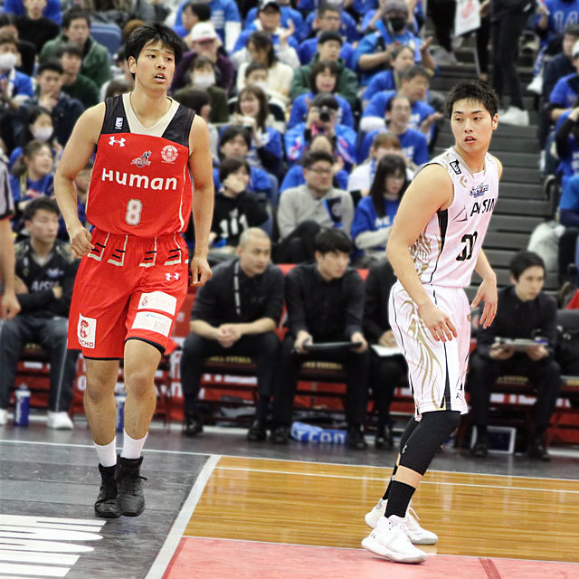 B.League Osaka Evessa #8 Hirotaka Yoshii vs SeaHorses Mikawa #30 Yuta Okada